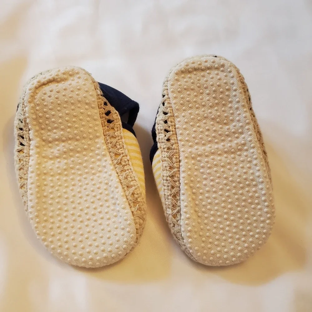 Winnie The Pooh Tweed Canvas Baby Shoes 12 To 24‎ Months